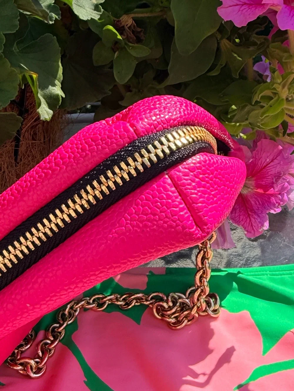 Henri BENDEL 712 Pink Fuchsia Hot Pink Leather Wristlet Gold Chain Clutch Bag